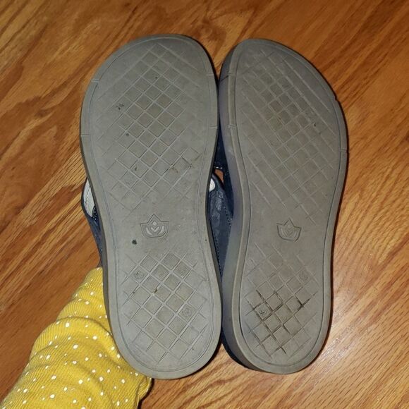 Spenco Blue Leppard Print Sandals - Picture 5 of 6